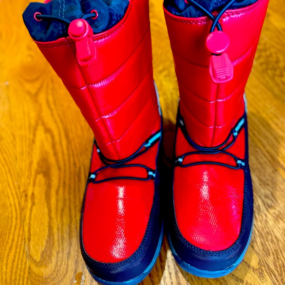 New lands end size 7 snow boots excellent condition